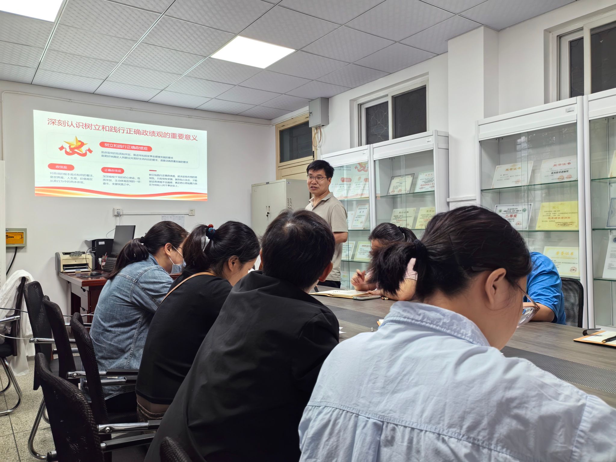 20260519动物医学系教工党支部开展树立和践行正确政绩观专题党课活动.jpg